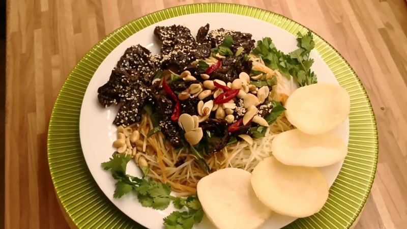 Thành phẩm gỏi đu đủ khô bò chay thơm ngon