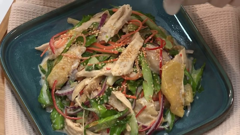Món gỏi gà cần tây