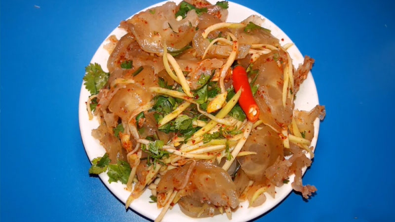 Đĩa gỏi gân bò với xoài xanh