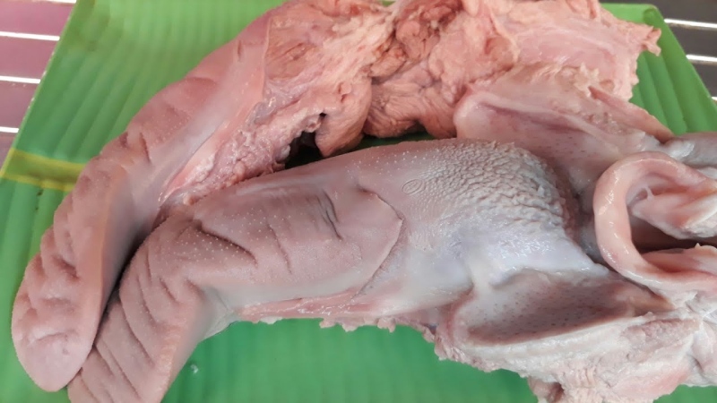 Lưỡi heo đã được làm sạch và chần sơ