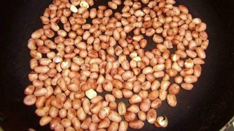 Sơ chế nguyên liệu làm gòi ngó sen ớt chuông