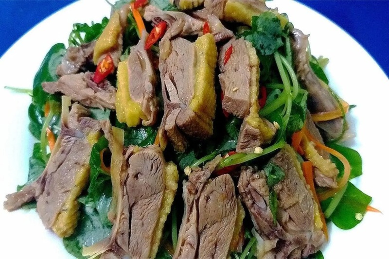 Gỏi rau càng cua ức vịt đậm đà, thanh mát