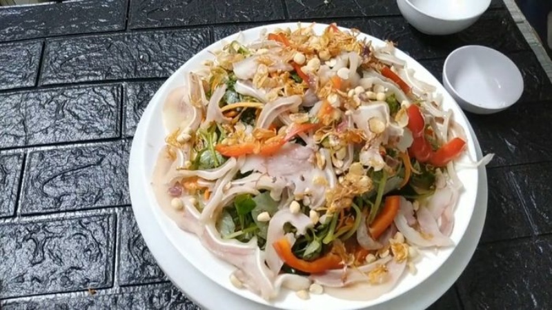 Thành phẩm gỏi tai heo rau càng cua hấp dẫn