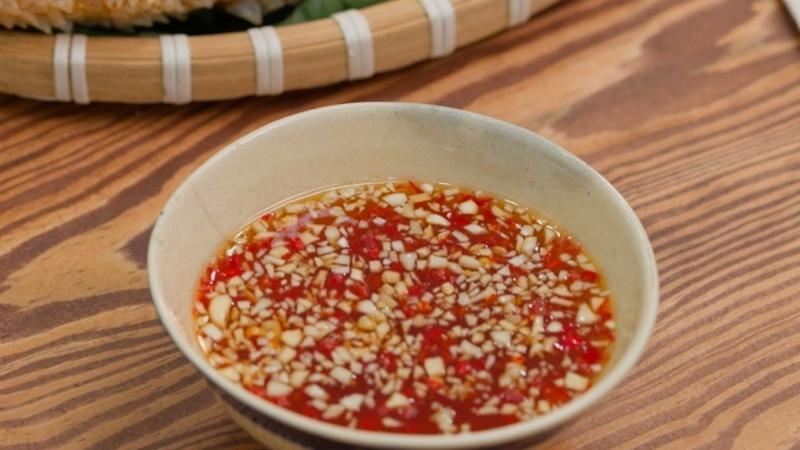 Bát nước mắm làm nước sốt gỏi