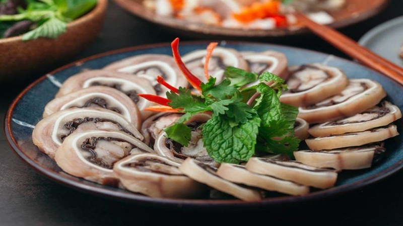 Món tai heo cuộn mộc nhĩ hoàn chỉnh, đẹp mắt và hấp dẫn