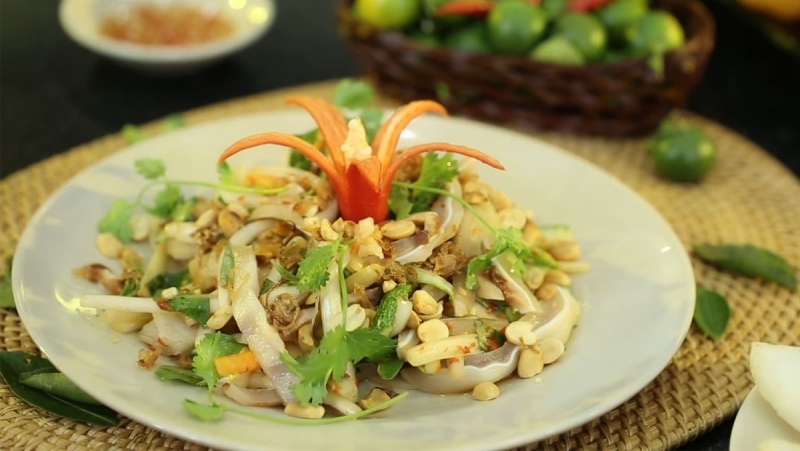 Món gỏi tai heo ngó sen chua cay thơm ngon