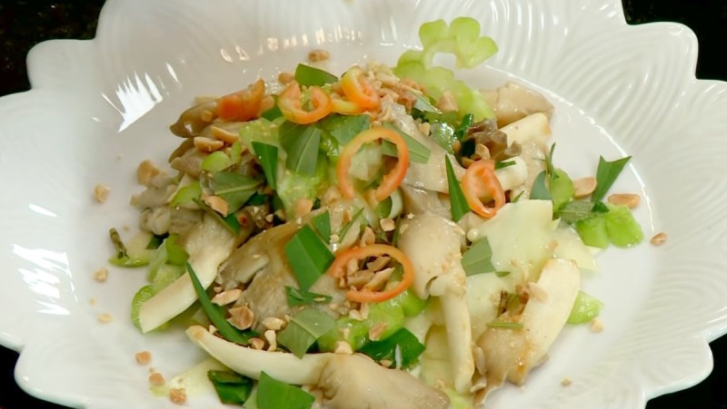 Thành phẩm món gỏi xoài xanh khổ qua chay