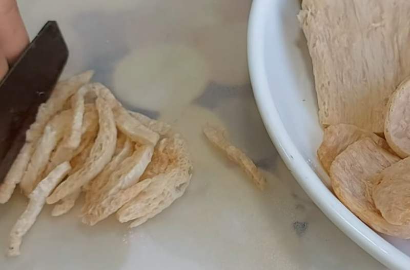 Sơ chế sườn non và lát heo chay