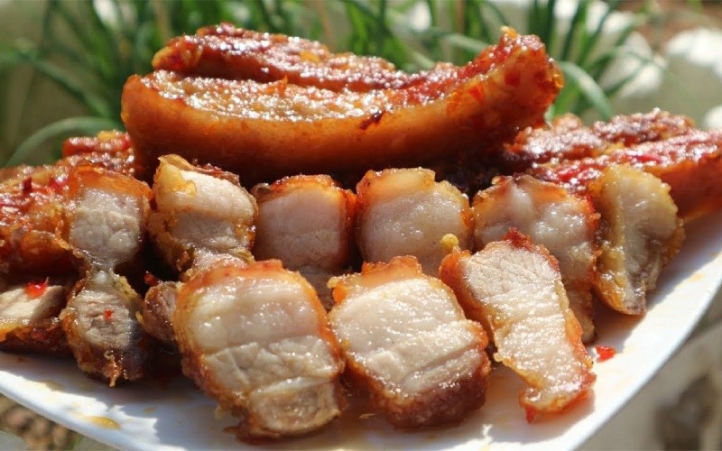 Những chú ý khi chế biến heo quay bằng lò nướng thủy tinh