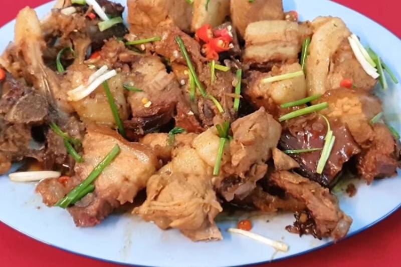 Những bí quyết và lưu ý khi chế biến heo quay kho nước tương