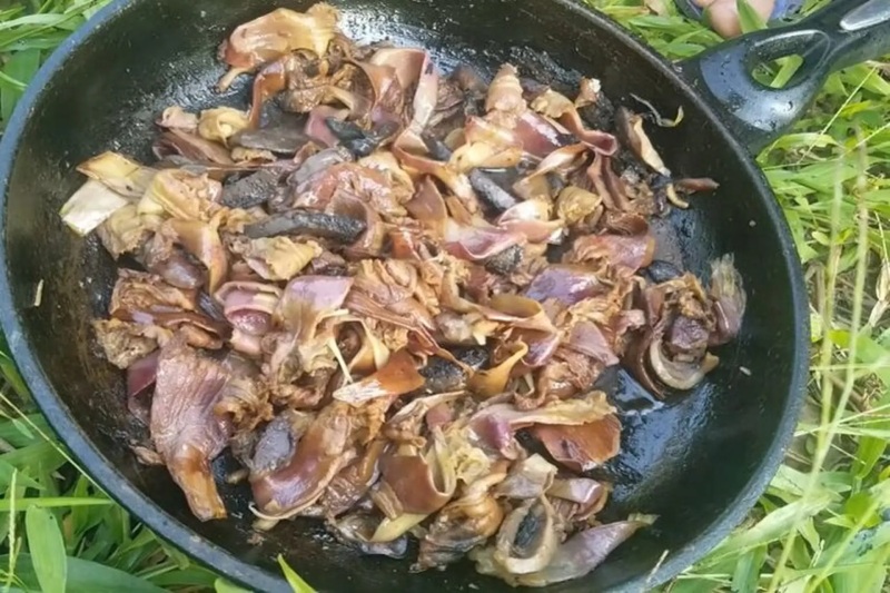 Món hoa núc nác xào thịt heo đậm đà