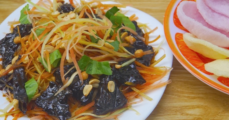Món khô bò đen ăn kèm gỏi đu đủ