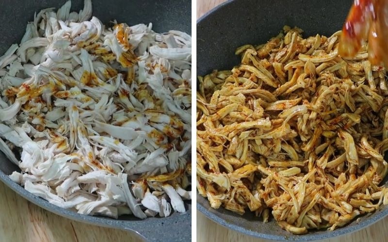 Tiến hành cho nước sốt vào rang gà