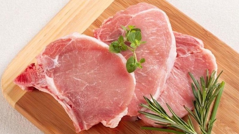 Những miếng thịt heo tươi