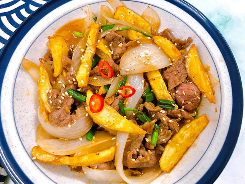 Thành phẩm khoai tây với bò lát chay thôm ngon