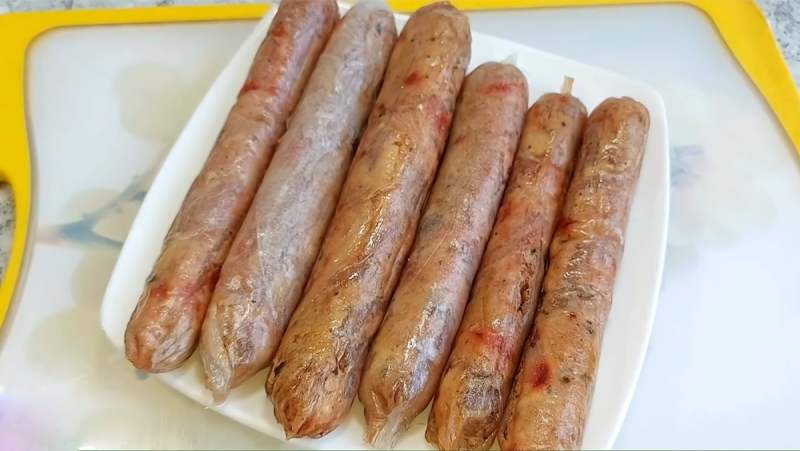 Hoàn thành món lạp xưởng chay thơm ngon