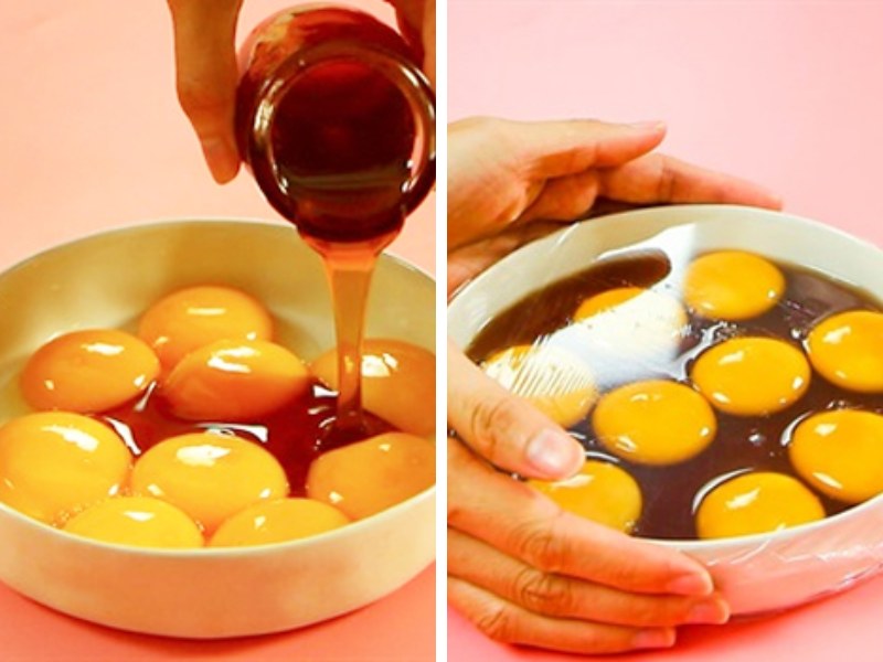Tiến hành công đoạn ngâm mật ong