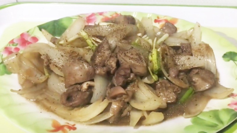 Thành phẩm món lòng gà xào hành tây