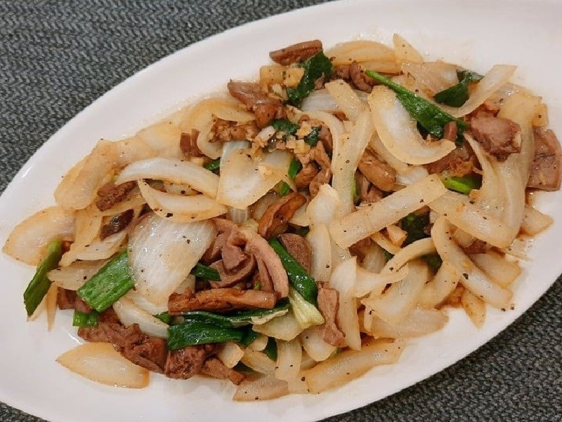 Những lưu ý khi chế biến lòng gà xào hành tây