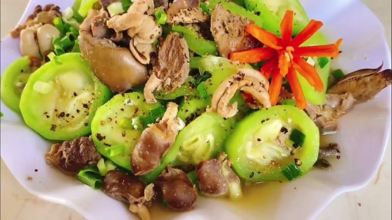 Khám phá cách làm lòng gà xào mướp thơm ngon