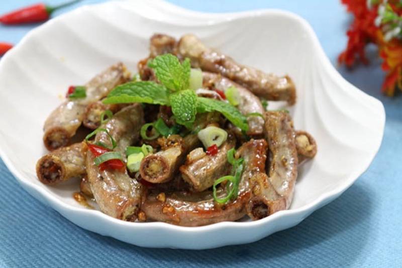 Thành phẩm món lòng heo chiên nước mắm