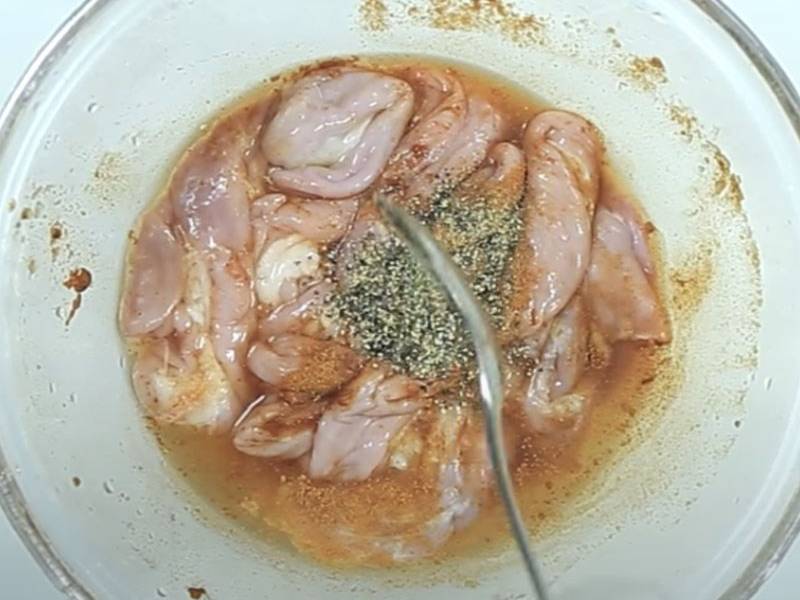 Ướp hỗn hợp gia vị cho lòng heo