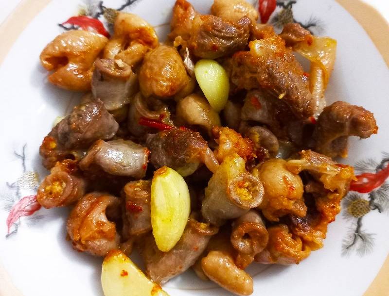 Thành phẩm món lòng heo chiên giòn tỏi ớt