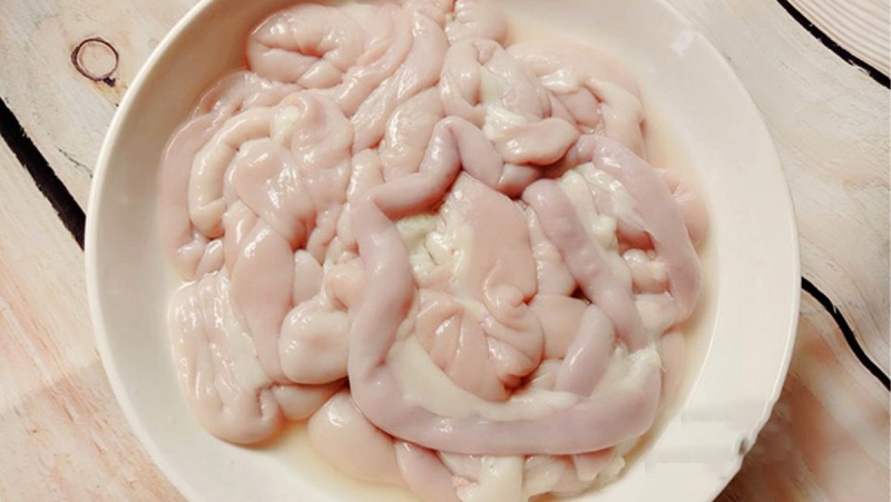 Lòng non tươi còn sống đặt trong tô