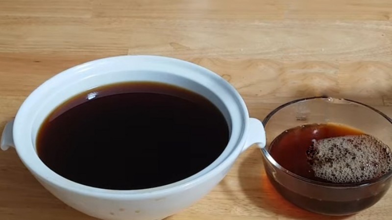 Thành phẩm nước mắm chay làm từ đậu đen