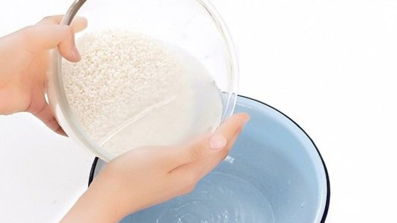 Làm sáng da tự nhiên và cung cấp dưỡng chất nuôi da khỏe từ mặt nạ nước gạo