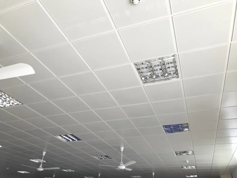 Trần nhôm tiêu âm có khả năng cách nhiệt và chống ồn tốt