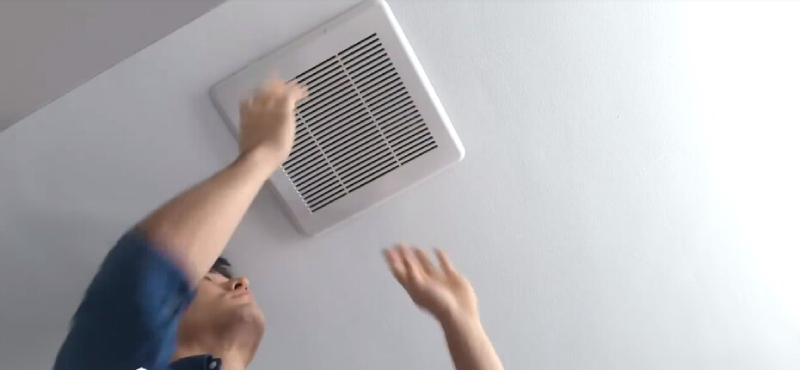 Lắp quạt hút trần giúp thoát khí nóng, tăng lưu thông không khí