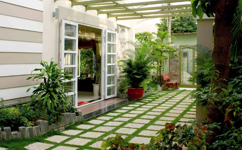 Thiết kế sân vườn nhiều cây xanh giúp làm mát tự nhiên cho ngôi nhà
