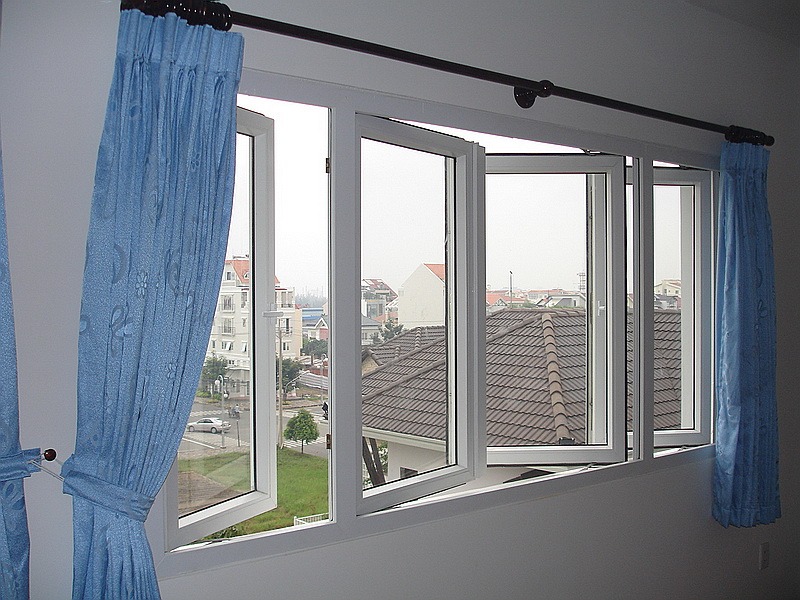 nên xây nhà có cửa sổ thông thoáng