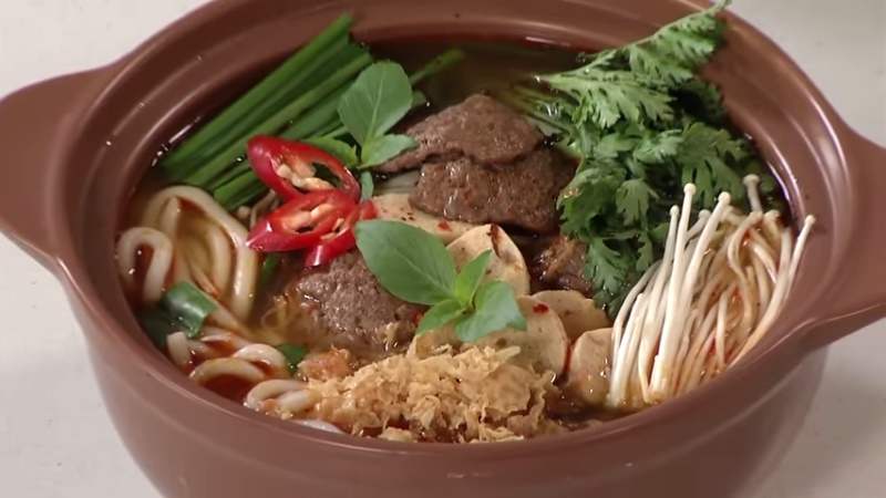 Hoàn thành tô mì cay chay thập cẩm hấp dẫn