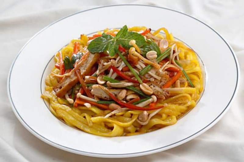 Thành phẩm mì quảng xào chay đơn giản