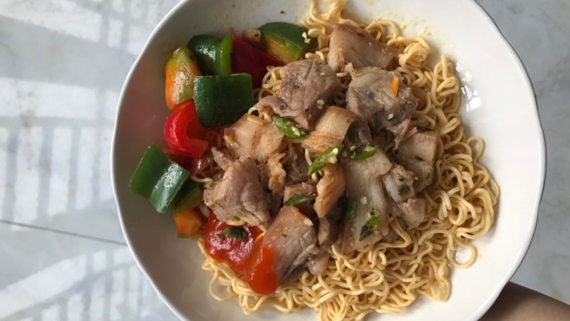 Món mì xào thịt heo ngon miệng