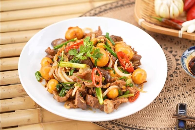 Thành phẩm món mì xào lòng gà thơm ngon