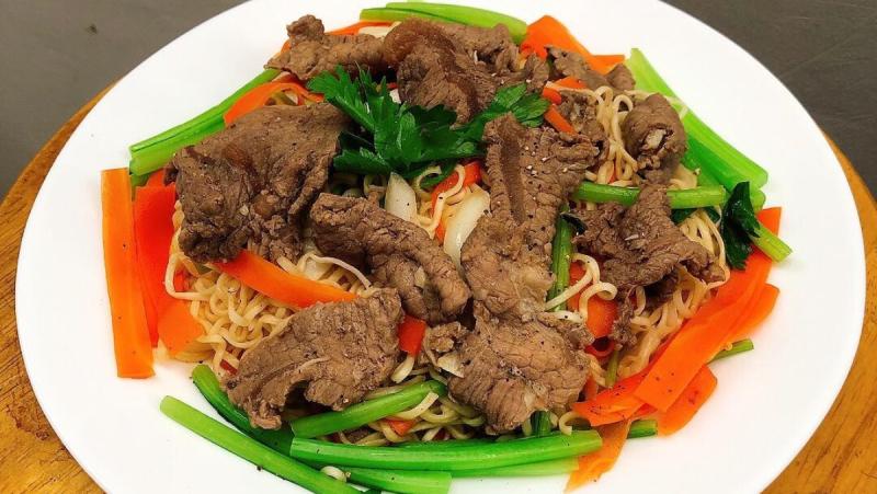 Thành phẩm món mì xào bò dai mềm, thơm ngon