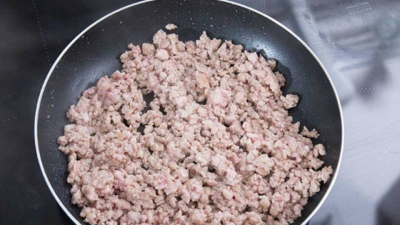 Xào thịt heo đến khi săn lại