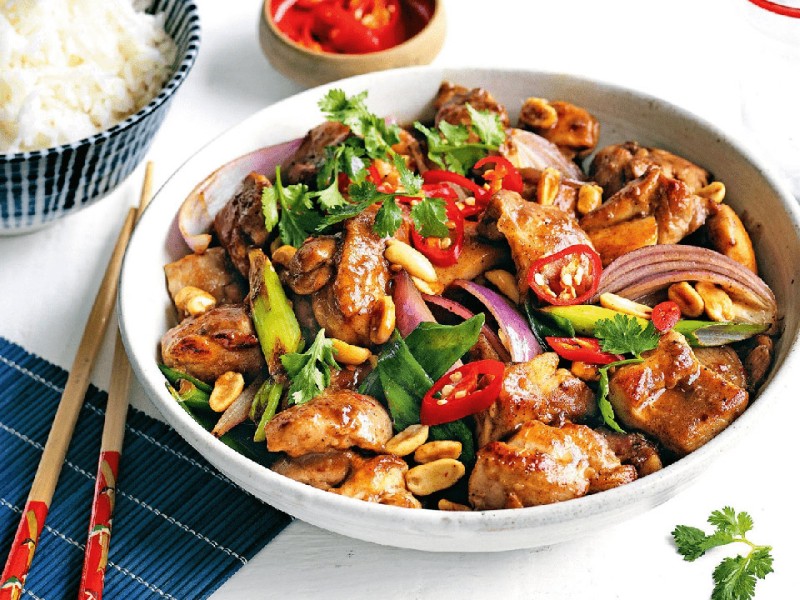 hoàn thành món gà Cung Bảo cực kỳ hấp dẫn