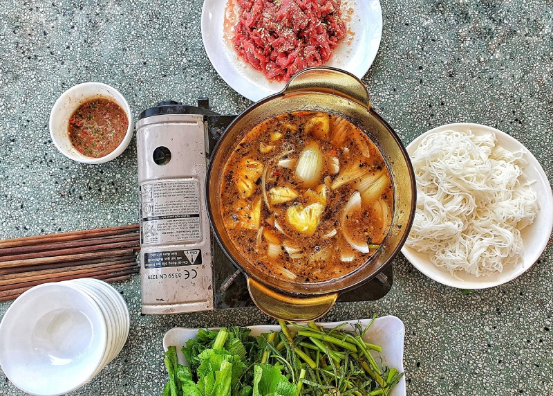 Thành phẩm món lẩu bò nhúng mắm ruốc