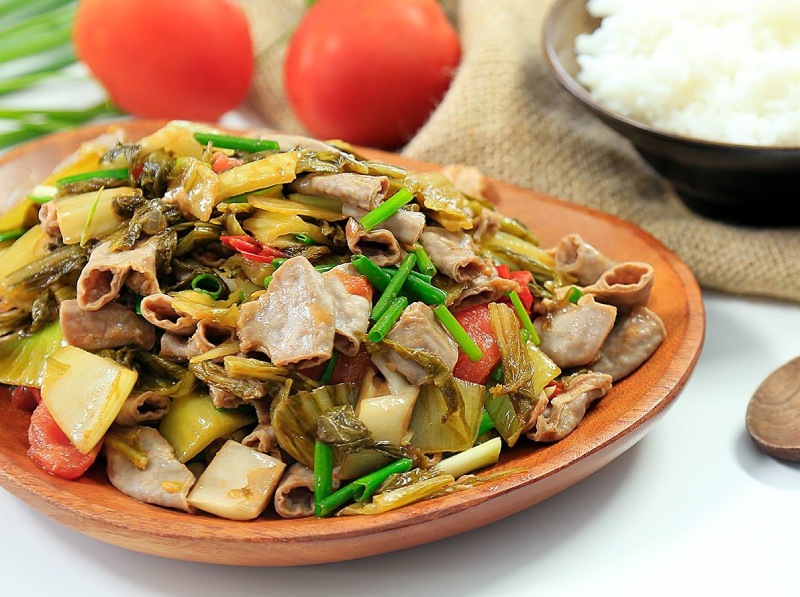 Món lòng heo xào dưa cải hấp dẫn