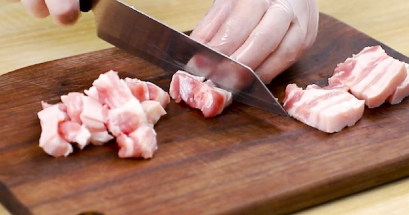Thịt heo thái miếng vừa ăn
