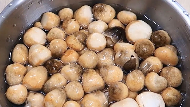 Nấm rơm ngâm nước, được sơ chế sạch