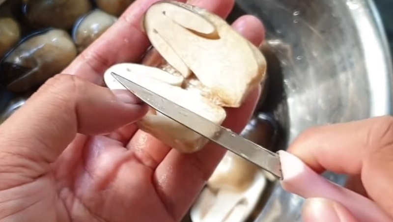 Nấm rơm được cắt miếng