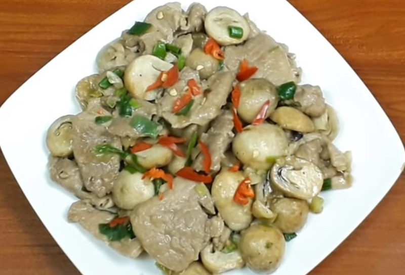 Đĩa thịt heo xào nấm thanh đạm