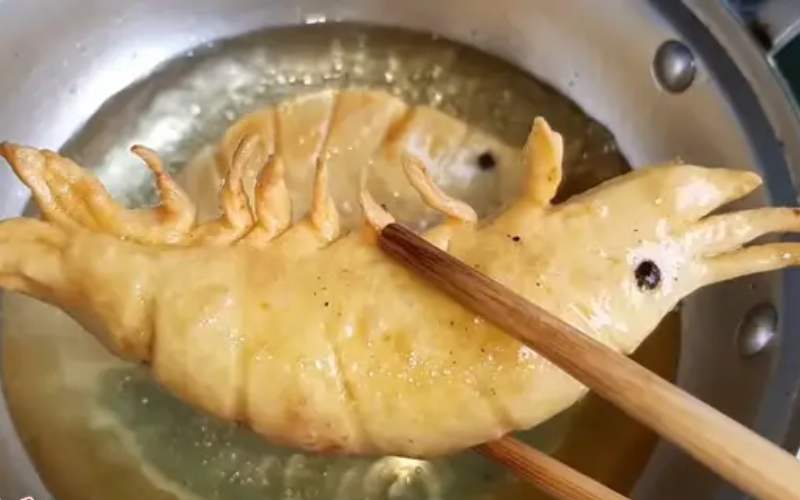 Tôm chay từ bột năng giòn dai thơm ngon