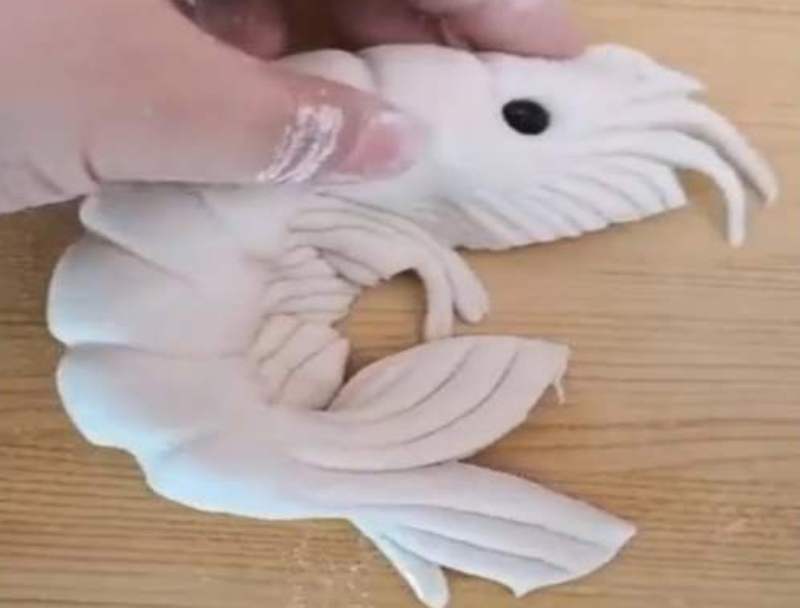 2 cách tạo hình tôm chay bằng bột