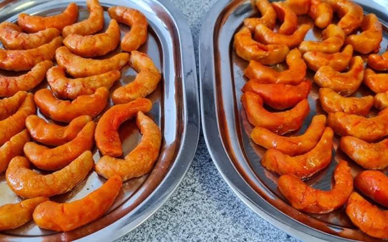Tiến hành công đoạn nấu tôm chín